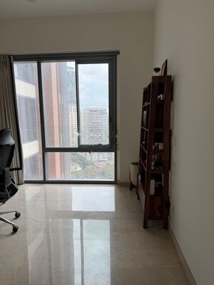 Room in 2.5 BHK Apartment at Prescon Midtown Bay, Mahim West – for Rent
