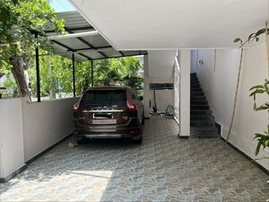 Parking in 5 BHK Independent House at Saidabad – for Sale