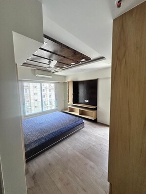 Room in 3 BHK Apartment at Prestige Jasdan Classic, Mahalaxmi – for Rent