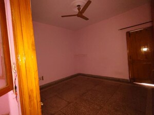 Room in 2 BHK Apartment at Sector 6 Wave City – for Rent