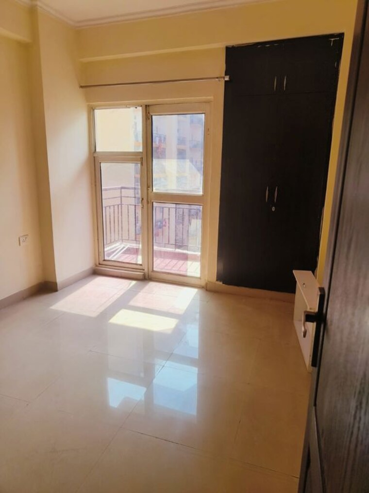 Room, aims-golf-city 2 Bedroom 950 Sq.Ft. Apartment In Sector 75 Noida 10562426