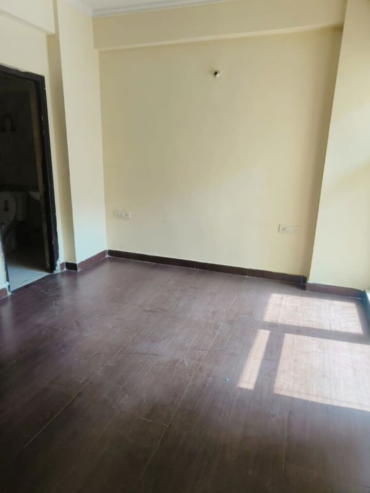 Room, aims-golf-city 2 Bedroom 950 Sq.Ft. Apartment In Sector 75 Noida 10562426