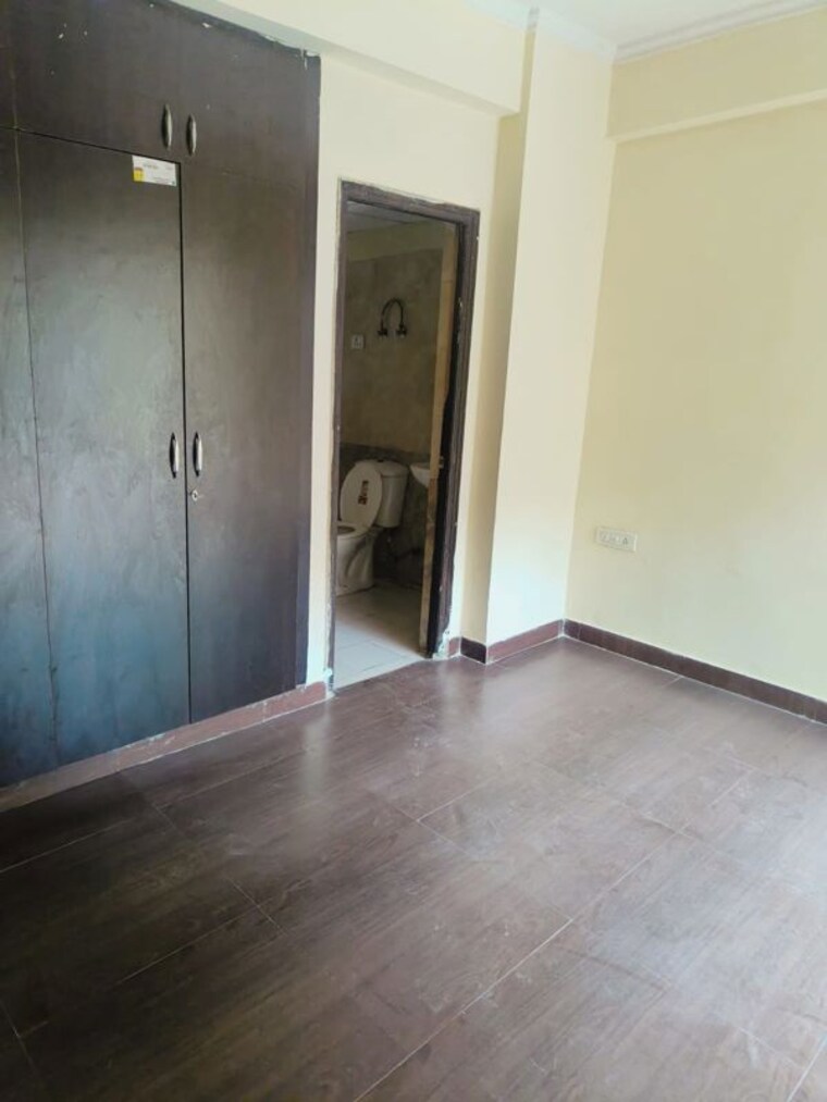 Room, aims-golf-city 2 Bedroom 950 Sq.Ft. Apartment In Sector 75 Noida 10562426