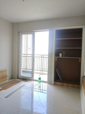 Room in 2 BHK Apartment at Eldeco Live By The Greens, Sector 150 – for Rent