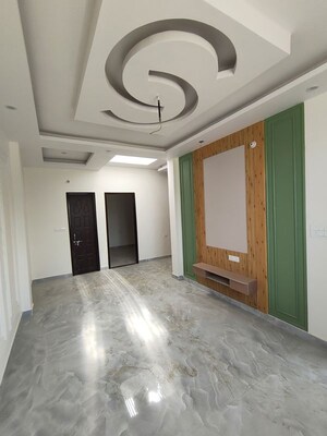 Room in 2 BHK Independent House at Jankipuram Extension – for Sale