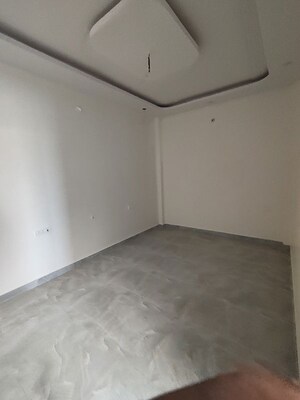 Room in 2 BHK Independent House at Jankipuram Extension – for Sale