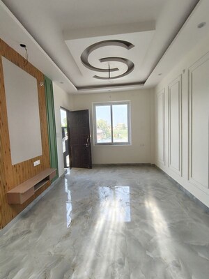 Room in 2 BHK Independent House at Jankipuram Extension – for Sale