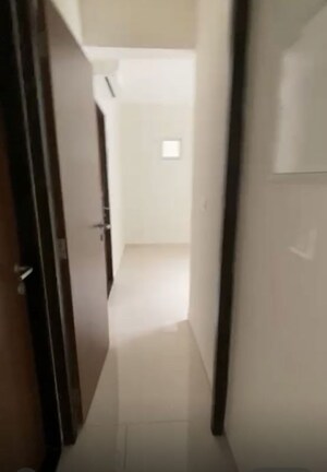 Room in 2 BHK Apartment at Lodha Amara, Kolshet Road – for Sale