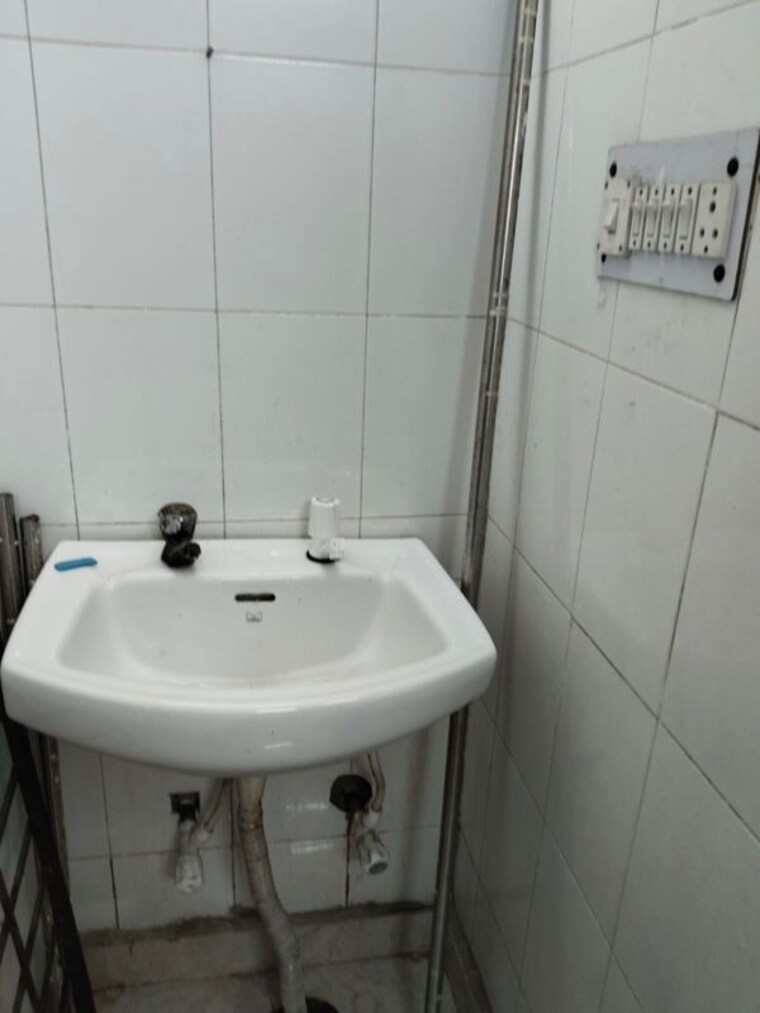 Bathroom, sunshine-apartment 1 RK 400 Sq.Ft. Apartment In Sector 99 Noida 10562544