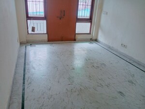 Room in 3 BHK Apartment at Uppal Southend, Sector 49 – for Rent