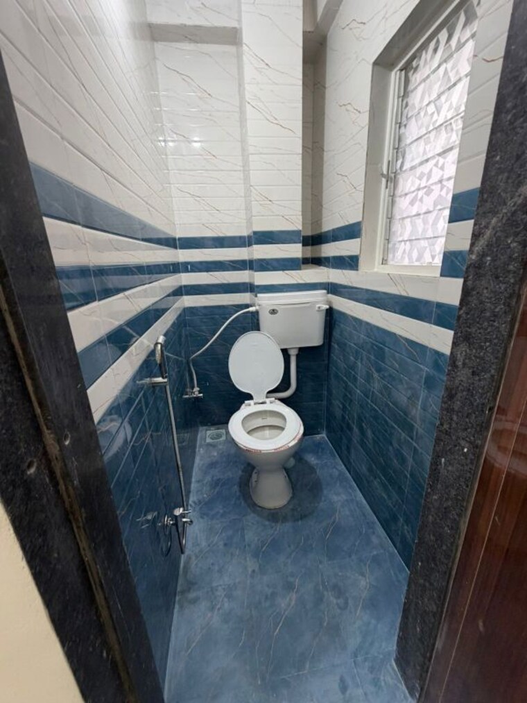 Bathroom, mig-colony-gokhalenagar 1 Bedroom 500 Sq.Ft. Apartment In Gokhalenagar Pune 10309626