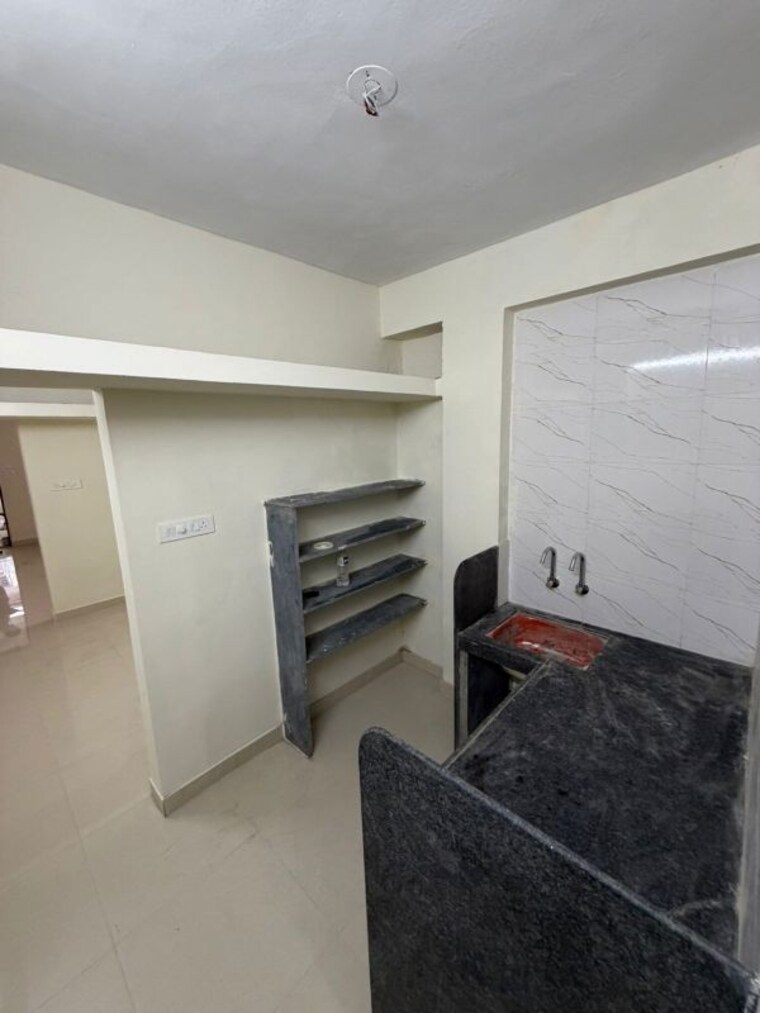 Kitchen, mig-colony-gokhalenagar 1 Bedroom 500 Sq.Ft. Apartment In Gokhalenagar Pune 10309626