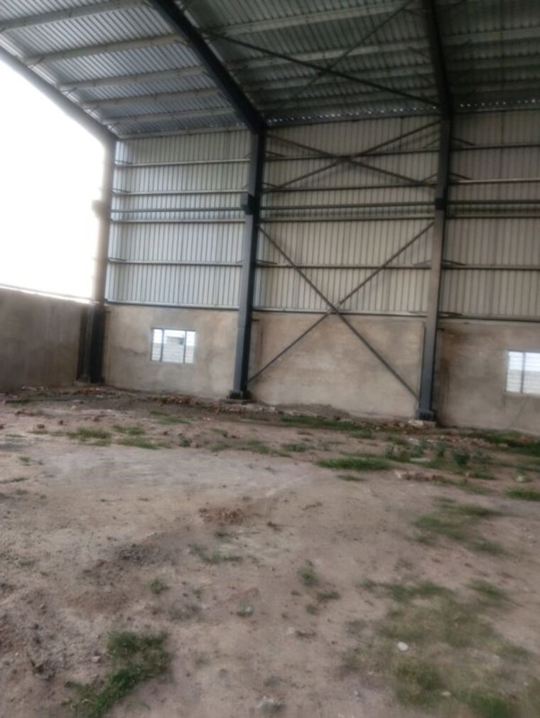 Room, chaupanki Commercial Warehouse 4000 Sq.Ft. In Chaupanki Bhiwadi 10462912