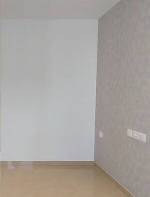 Room in 1 BHK Apartment at Hiranandani Highland, Powai – for Rent