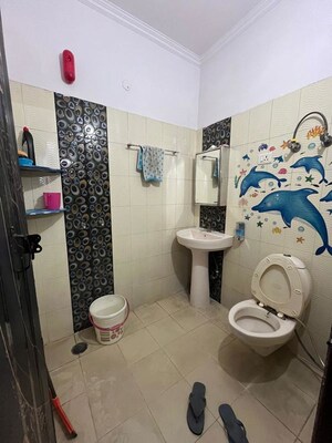 Bathroom in 2.5 BHK Builder Floor at Vaishali Sector 4 – for Sale
