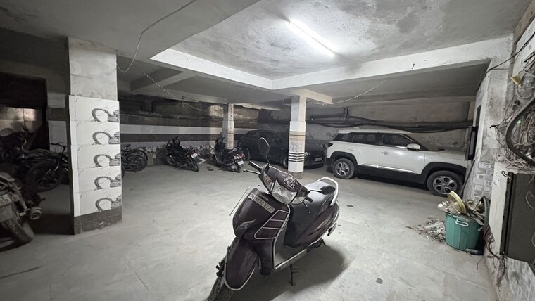  Parking, vaishali sector 4 2.5 Bedroom 70 Sq.Mt. Builder Floor In Vaishali Sector 4 Ghaziabad 10563145