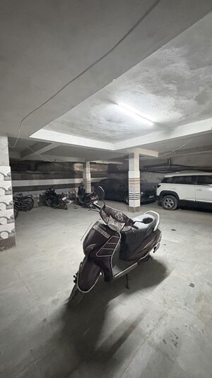 Parking in 2.5 BHK Builder Floor at Vaishali Sector 4 – for Sale
