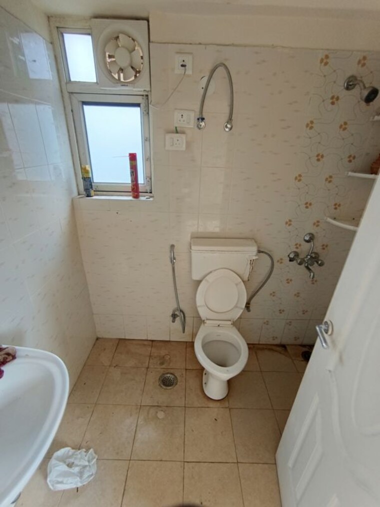 Bathroom, shree-vardhman-mantra 2 Bedroom 800 Sq.Ft. Apartment In Sector 67 Gurgaon 10563149