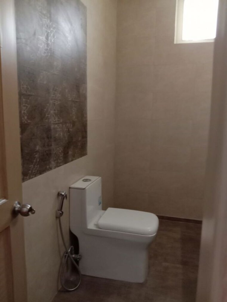 Bathroom, lajpat nagar 4 3 Bedroom 1125 Sq.Ft. Builder Floor In Lajpat Nagar 4 Delhi 10563256