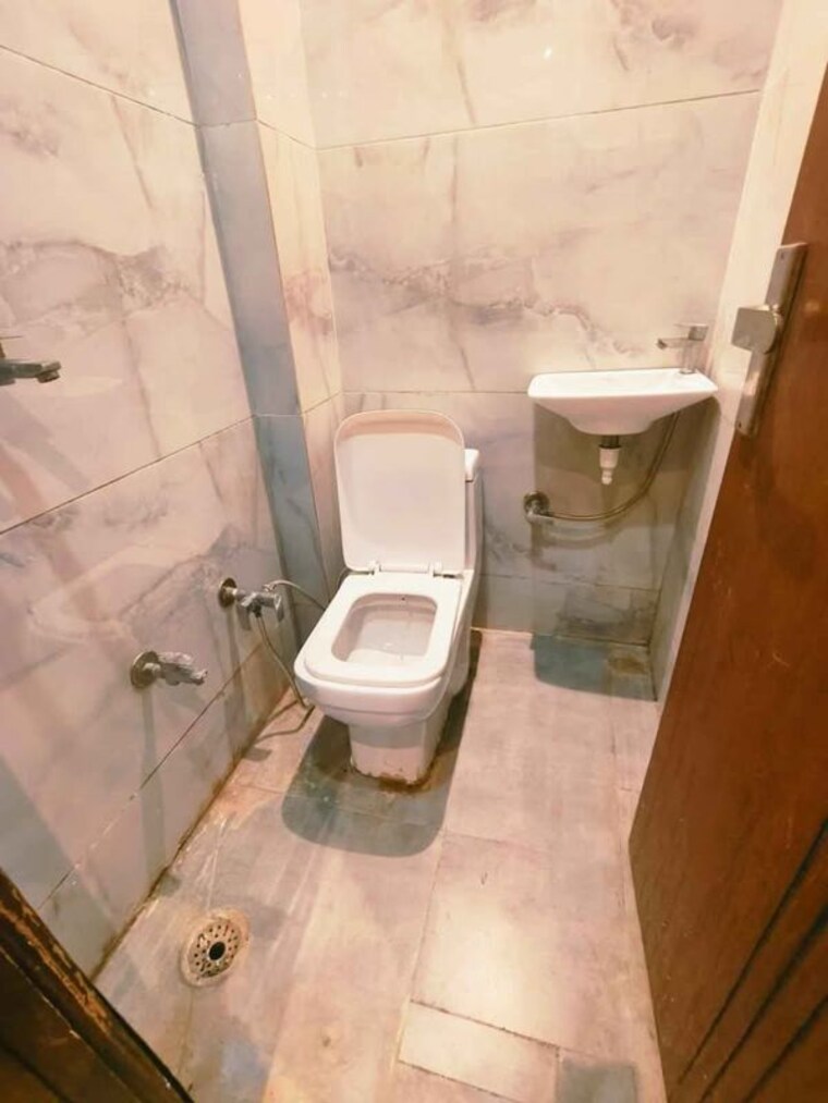 Bathroom, uttam nagar 2 Bedroom 450 Sq.Ft. Builder Floor In Uttam Nagar Delhi 10563275