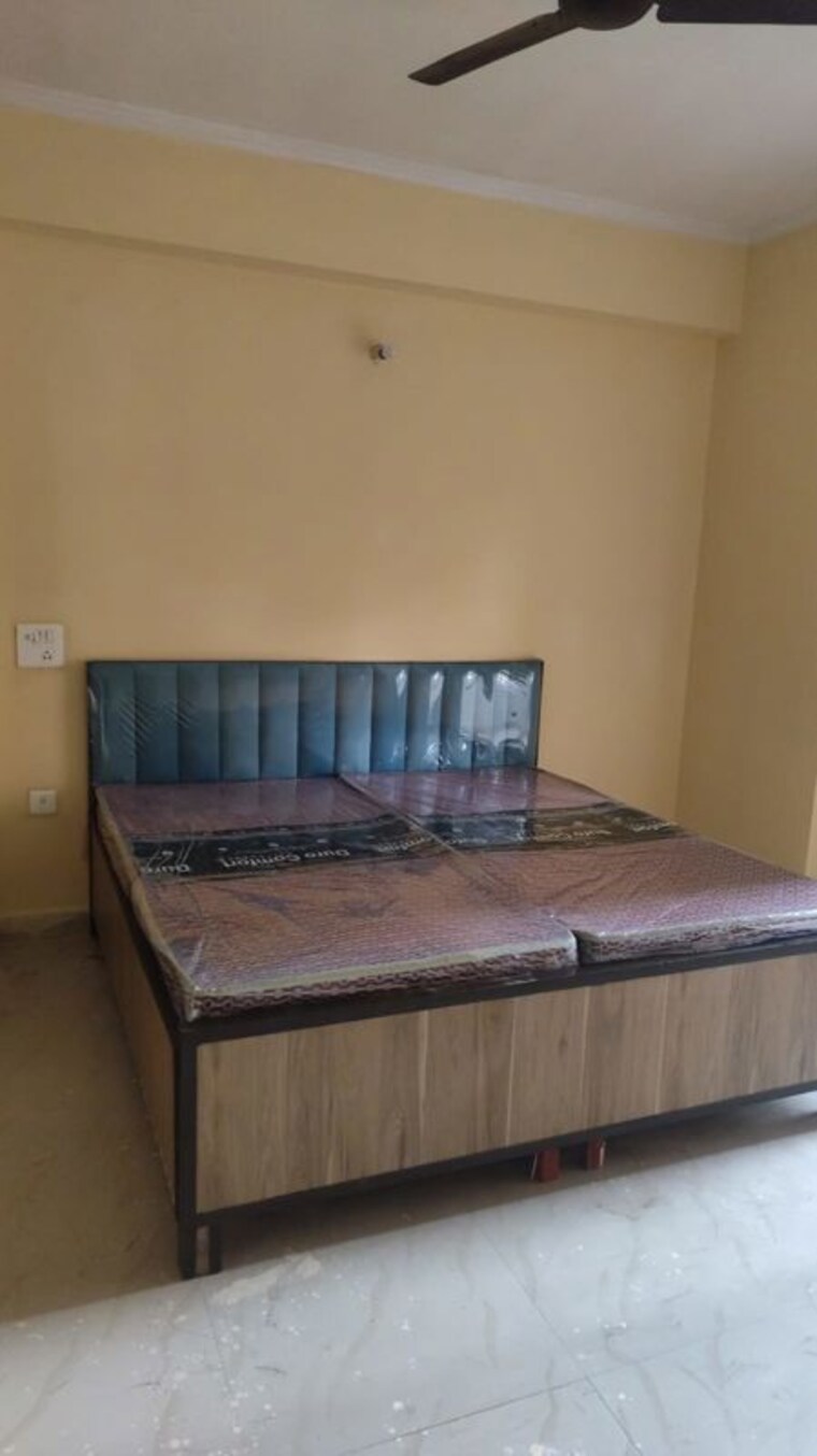 Bedroom, sector 75 Pg For Boys In Sector 75 10563435
