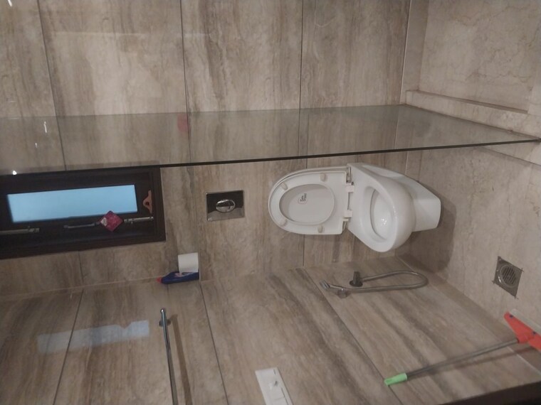Bathroom, new rajinder nagar 3 Bedroom 125 Sq.Yd. Builder Floor In New Rajinder Nagar Delhi 10563477