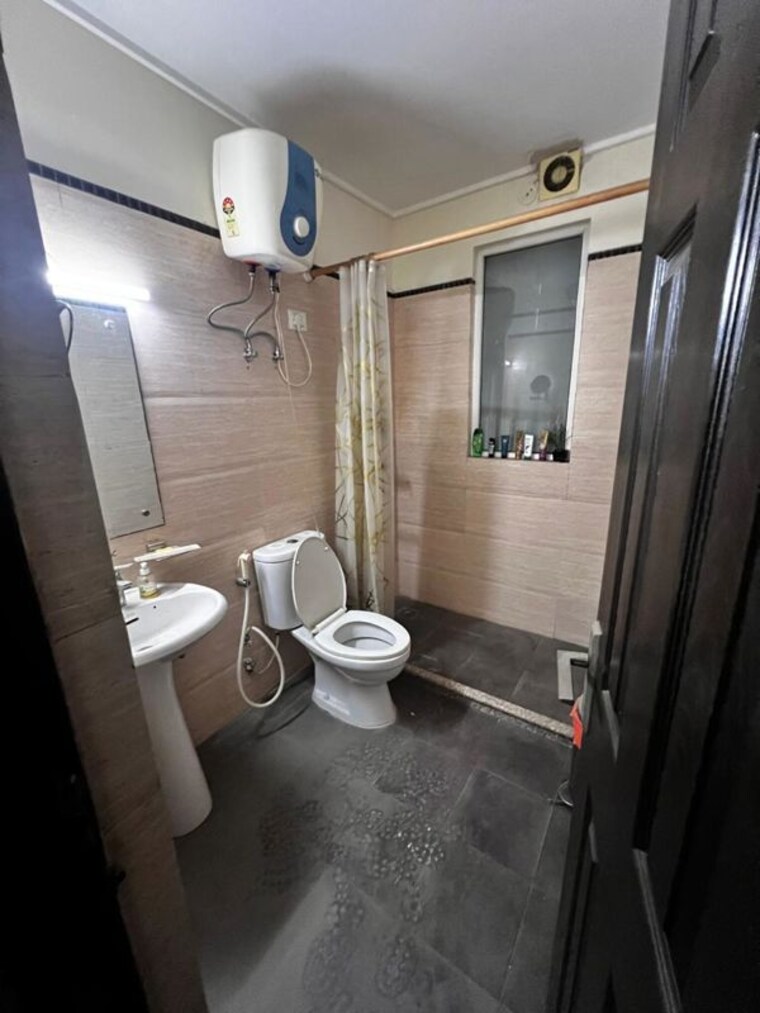Bathroom, dasnac-the-jewel 4 Bedroom 2700 Sq.Ft. Apartment In Sector 75 Noida 10563695