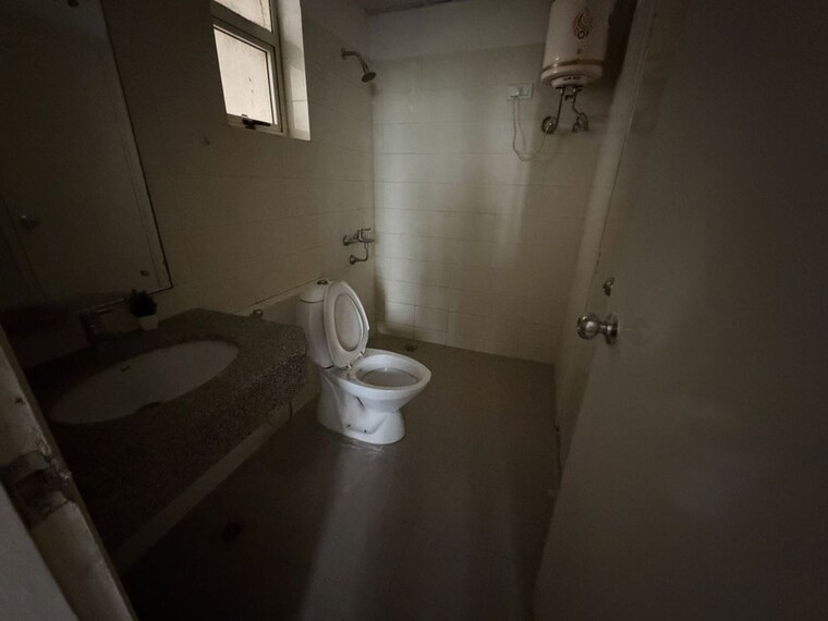 Bathroom, vatika-gurgaon-21 3.5 Bedroom 1750 Sq.Ft. Apartment In Sector 83 Gurgaon 10563972