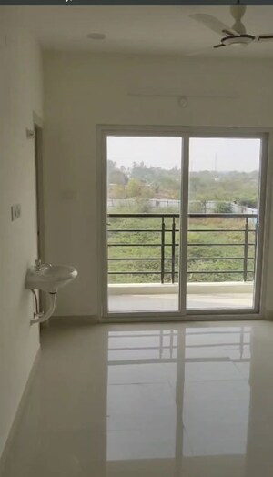 Room in 3 BHK Apartment at Honer Aquantis, Gopanpally – for Rent