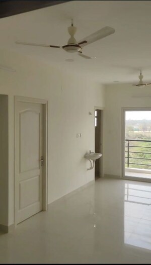 Room in 3 BHK Apartment at Honer Aquantis, Gopanpally – for Rent