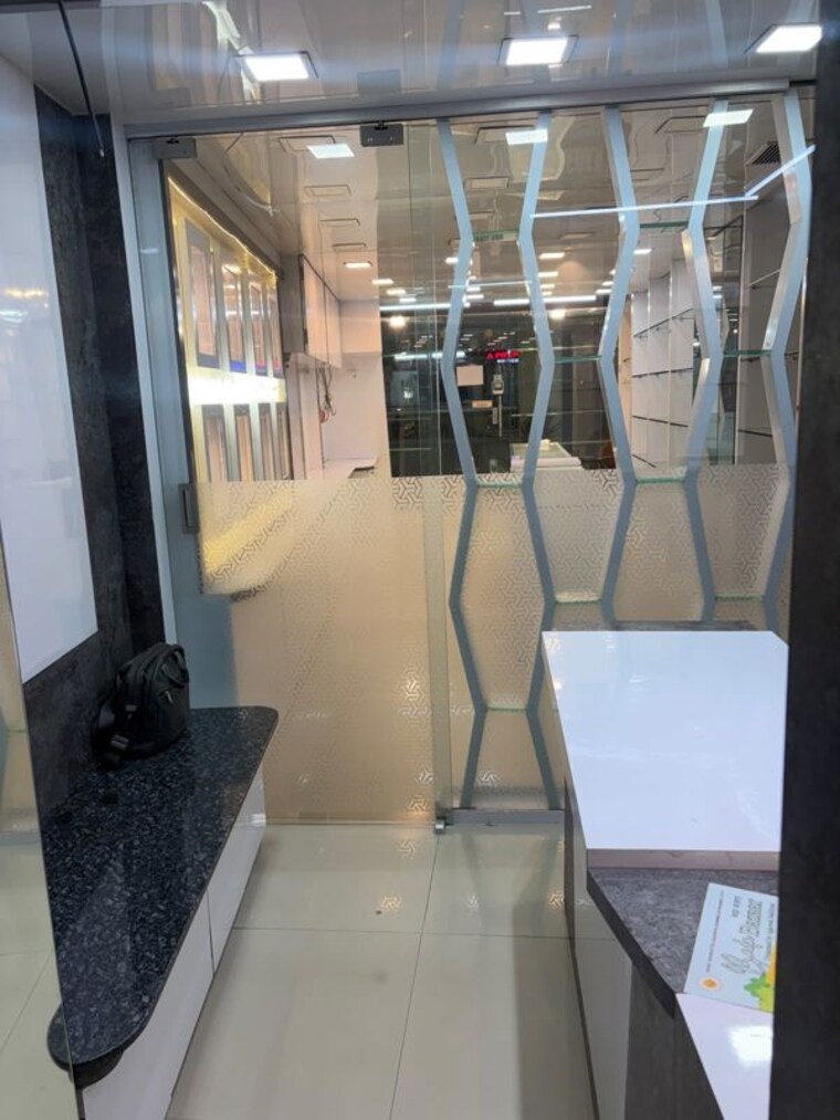 Cover Image, rustomjee-eaze-zone-mall Commercial Office Space 130 Sq.Ft. In Malad West Mumbai 10563983