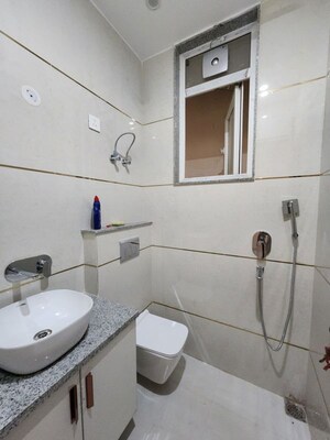 Bathroom in 2 BHK Builder Floor at Sector 40 – for Rent