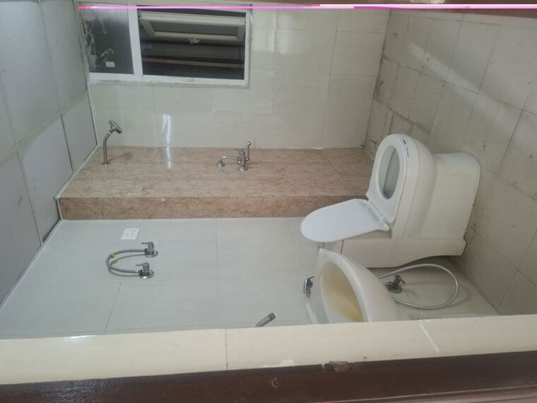 Bathroom, amrapali-verona-heights 2 Bedroom 975 Sq.Ft. Apartment In Tech Zone 4 Greater Noida Greater Noida 10564143
