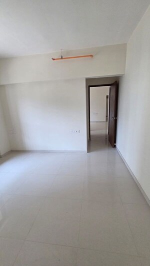 Room in 2 BHK Apartment at Dosti Eastern Bay Phase 1, Wadala – for Rent
