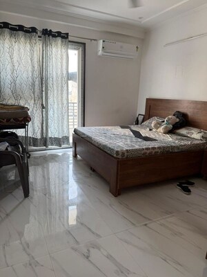 Living Room in 3 BHK Builder Floor at Sector 52 – for Rent