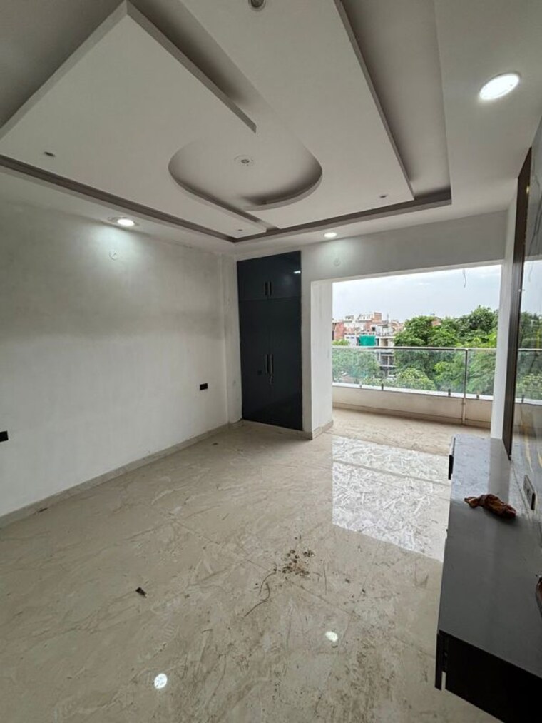 Room, sector 85 5 Bedroom 365 Sq.Yd. Builder Floor In Sector 85 Faridabad 10564199