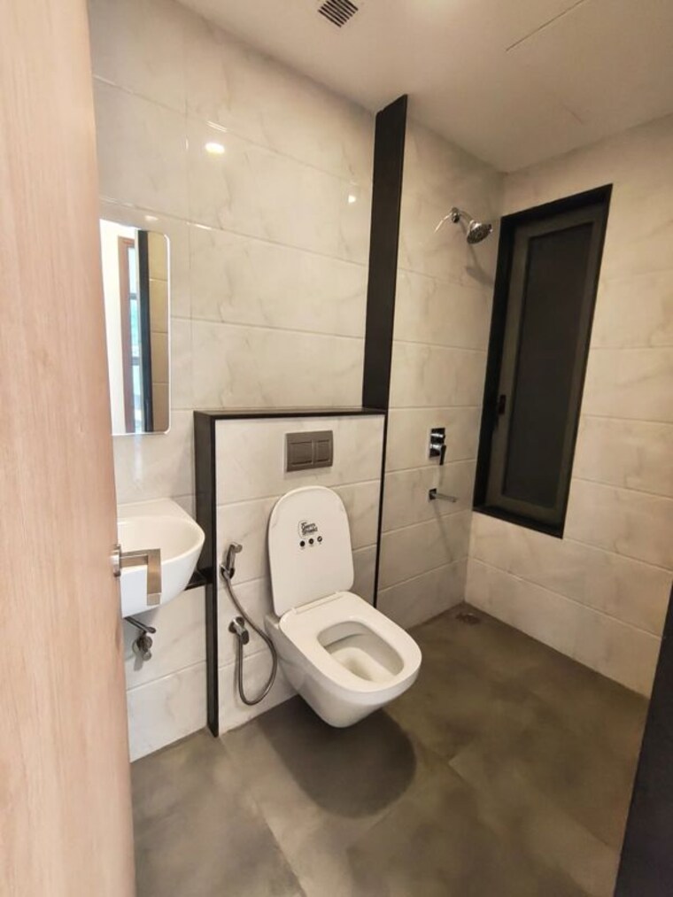 Bathroom, lodha-vista 2 Bedroom 600 Sq.Ft. Apartment In Lower Parel Mumbai 10564204