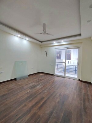 Room in 3 BHK Apartment at ILD Greens, Sector 37c – for Sale