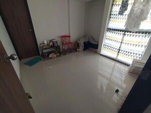 Room in 2 BHK Apartment at Lodha Amara, Kolshet Road – for Rent
