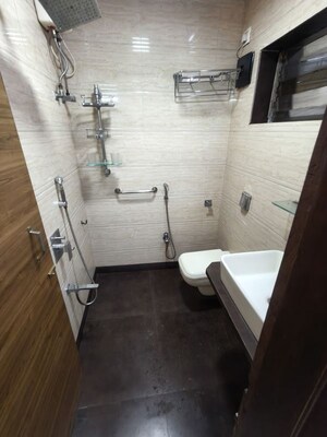 Team Area in 2 BHK Apartment at Everest Cleopatra, Vile Parle East – for Rent