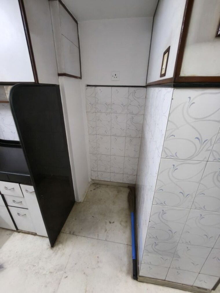 Kitchen, everest-cleopatra 2 Bedroom 1000 Sq.Ft. Apartment In Vile Parle East Mumbai 10564350