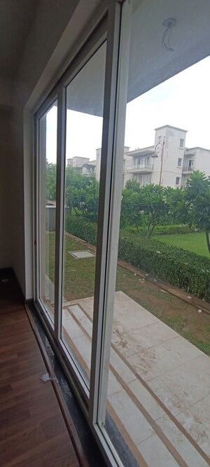 Balcony in 3 BHK Builder Floor at BPTP Amstoria, Sector 102 – for Sale