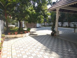 Parking in 4 BHK Independent House at Nettoor – for Sale