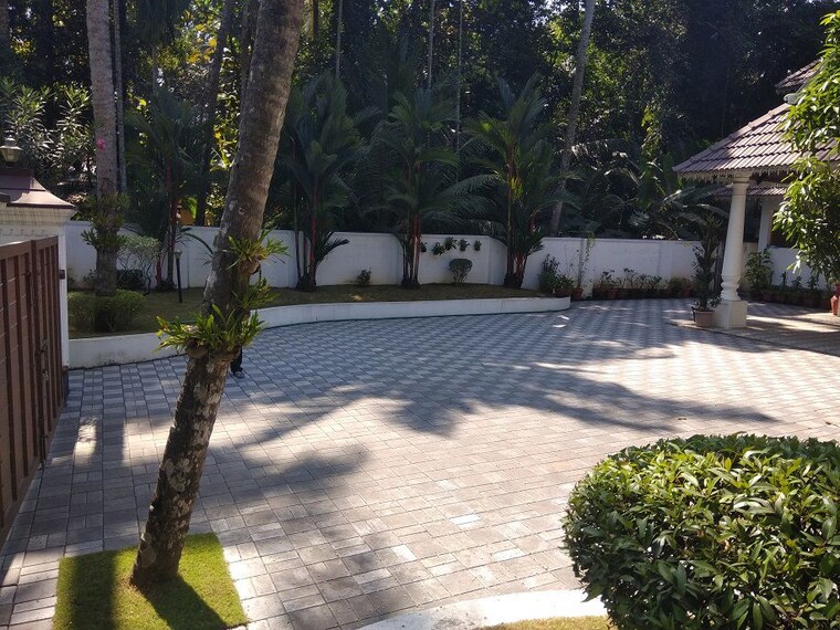 Garden, nettoor 4 Bedroom 4500 Sq.Ft. Independent House In Nettoor Kochi 10564452