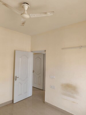 Room in 2 BHK Apartment at Shree Vardhman Mantra, Sector 67 – for Rent