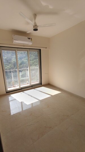 Room in 4 BHK Apartment at Mahavir Square, Manpada – for Rent