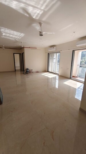 Room in 4 BHK Apartment at Mahavir Square, Manpada – for Rent