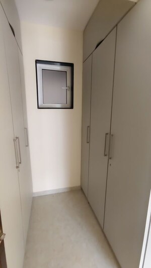 Room in 4 BHK Apartment at Mahavir Square, Manpada – for Rent