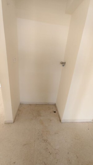 Room in 2 BHK Apartment at Kalpataru Hills Phase II, Manpada – for Rent