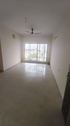 Room in 2 BHK Apartment at Kalpataru Hills Phase II, Manpada – for Rent
